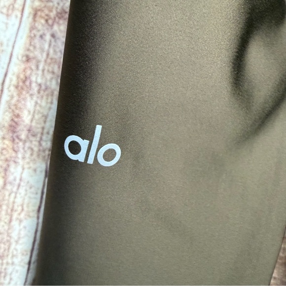 ALO  Leggings - Picture 3 of 8